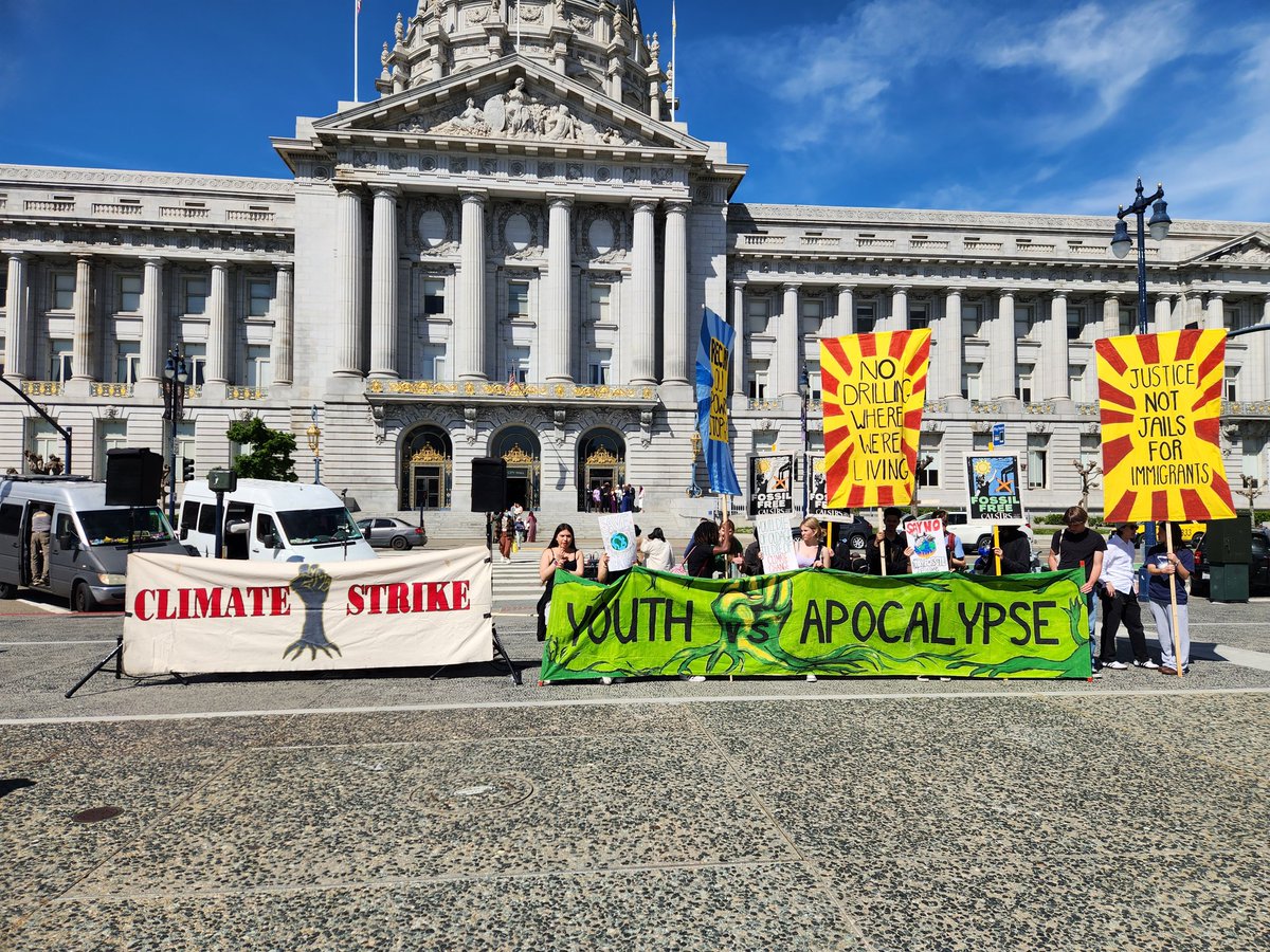 oil_action's tweet photo. Hundreds of youth are mobilized in San Francisco to demand @CAgovernor take REAL ACTION to protect our communities from the #ClimateEmergency. Share our demands to @GavinNewsom and help us build a world where #NoOneIsDisposable. โ๐ฟ
#YouthDemand #EarthDay2023 #ClimateStrike2023 https://t.co/dm3XBAzDCS