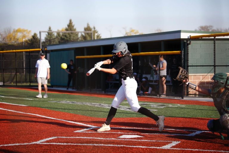 couriercod's tweet photo. The COD softball team fought to take control of the second game against Oakton Community College to snap out of their four-game losing streak. https://t.co/Viugv4396C
#Chaparralsoftball #CODsoftball #CODsports #CODstudentsports #collegeofdupagesoftball #Collegeofdupagesports https://t.co/Coyqhc70dH