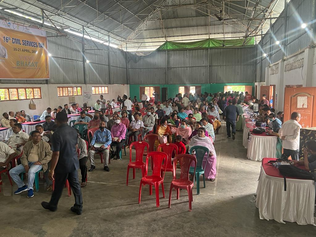 ManipurPlanning's tweet photo. Bishnupur District Administration made elaborate arrangements to address peoples grievances, provided benefits of various government schemes, observed #CivilServicesDay2023 during the #MeeyamgiNumit held today at Ningthoukhong, Bishnupur District https://t.co/sqEMSRJghn