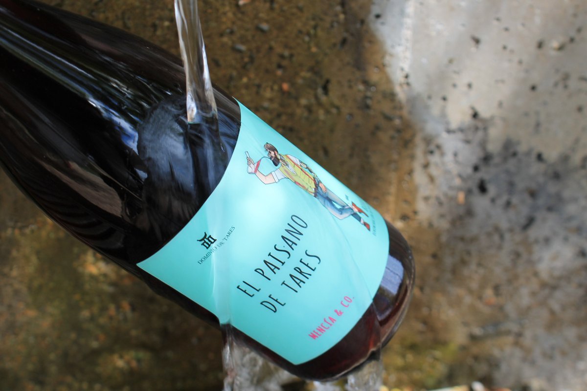 DominiodeTares's tweet photo. Paisano de Tares es ideal para disfrutar en estos días ☀️ de sol y calor de la primavera. 
Combina tradición y modernidad y es el vino 🍷 que elaboraban nuestros abuelos aunque con un registro completamente fresco y actual. 
@dobierzo
#winelover #ElBierzoAlto #dominiodetares https://t.co/J65alXZ7wm