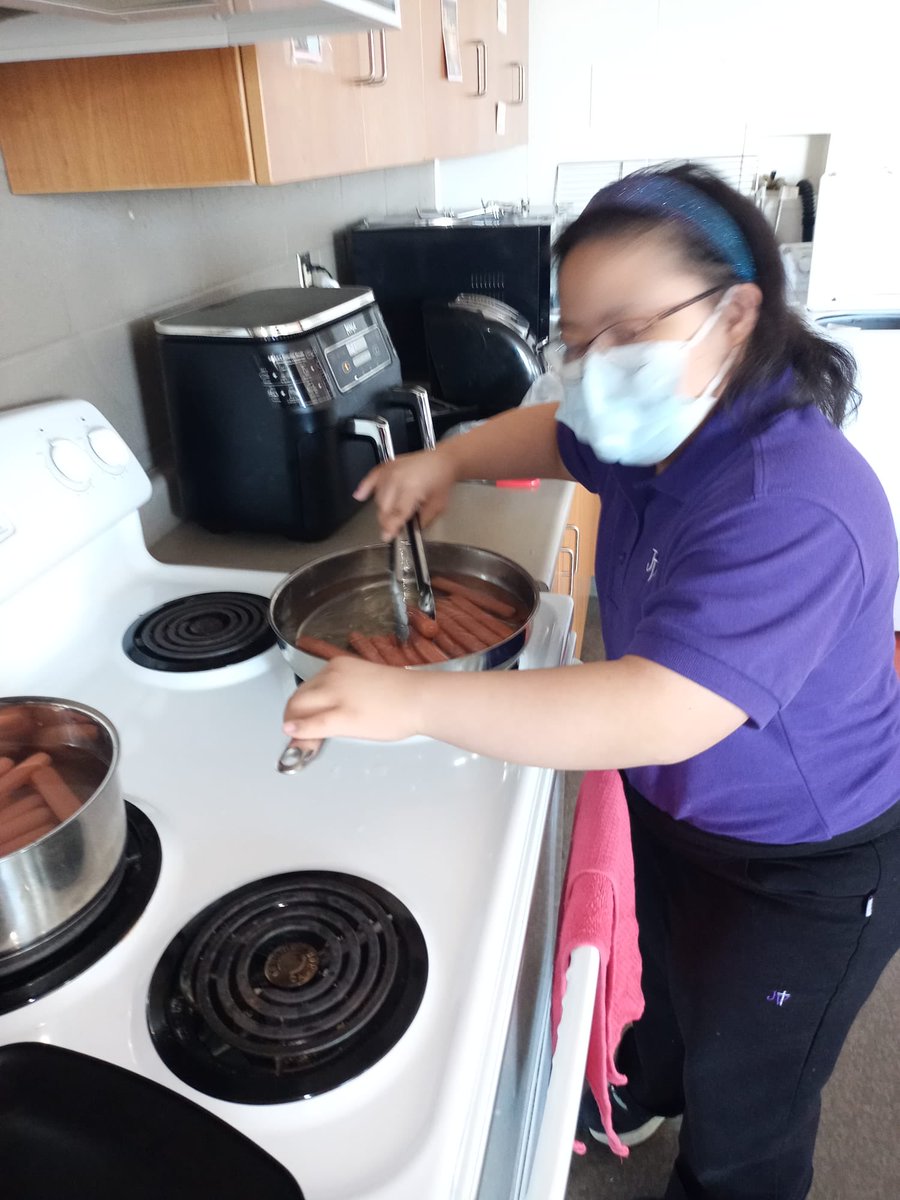 Chef of the week S, tried and true, hot dogs and fries with beautiful cupcakes iced personally by S! ⁦<a href="/StFXSOS/">St Francis Xavier CSS</a>⁩ ⁦<a href="/HCDSBPathways/">HCDSB Pathways</a>⁩ ⁦<a href="/MsNieuwendyk/">Ms. Nieuwendyk</a>⁩