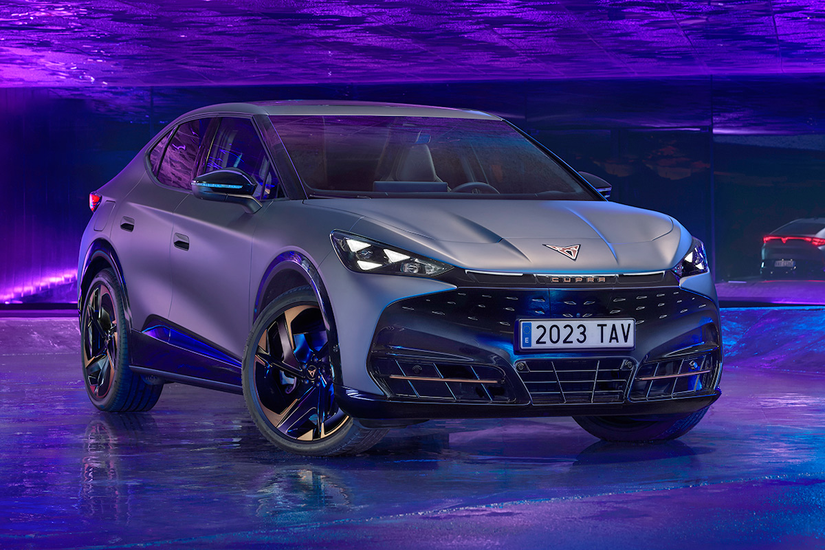 km77com's tweet photo. CUPRA muestra al mundo el Tavascan, su nuevo modelo eléctrico. Dos versiones, ambas con batería de 77 kWh.

       ⚡️ tracción trasera y 286 caballos 
⚡️⚡️ tracción total y 340 caballos
📅 Principios de 2024

ℹ️ Info+fotos: https://t.co/uYXWSkrcUu https://t.co/SsoNefqV1P