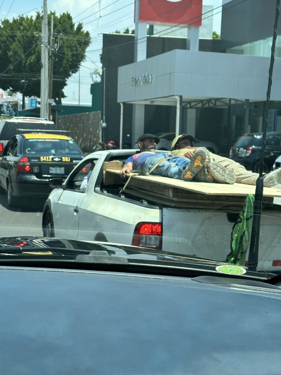 jorgesantosce's tweet photo. @laredcincoradio @PueblaAyto @aztecapuebla @Ultrapuebla  LA MANERA MÁS SEGURA DE VIAJAR EN LA 14 sur https://t.co/gEwfp5YCkc