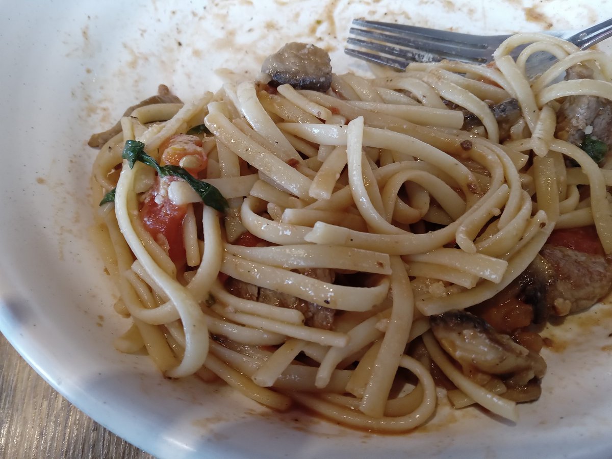 Demasiado rica la pasta con filete y hongos de <a href="/cafesante_/">cafe sante</a> no pude comer mas..full recomendada