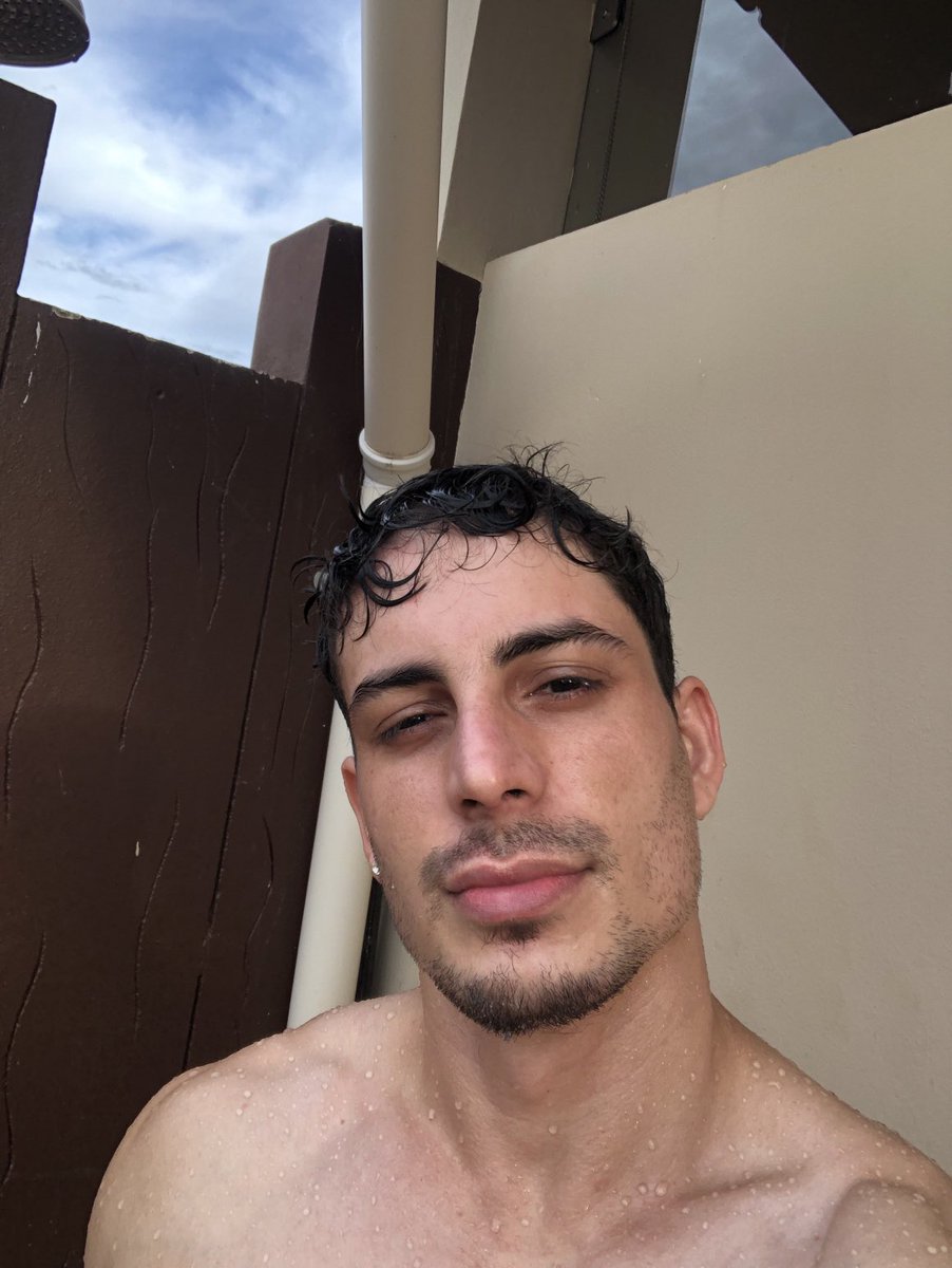 freitazon's tweet image. 😊/😏