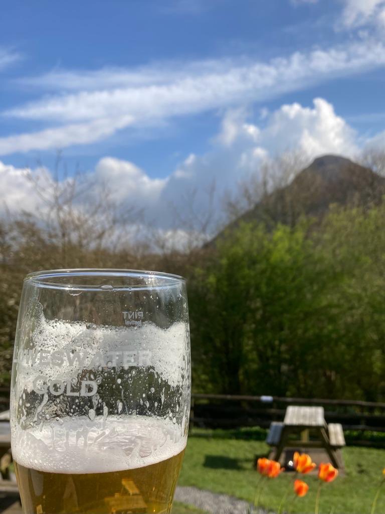 Heavenly spot for a Friday teatime pint 🍺 ☀️ 
<a href="/KirkstileInn/">Kirkstile Inn</a> 
#Loweswater
