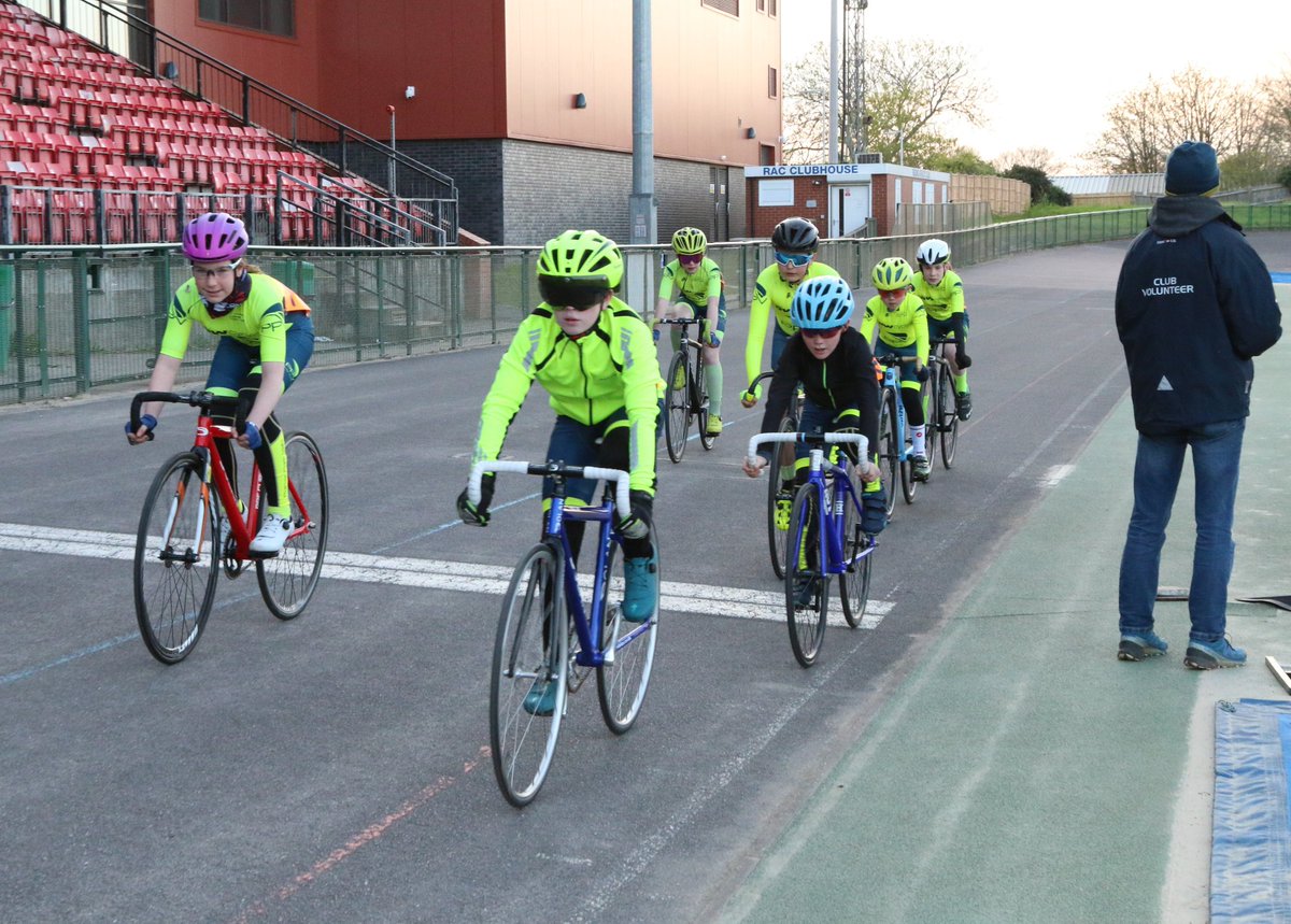 2nd round of the Reading Track League takes place at Palmer Park stadium at 7pm on Monday 24th April. Enter here by 11pm Saturday: riderhq.com/events/p/uvqq3…  <a href="/PalmerParkVelo/">Palmer Park Velo</a> <a href="/HSlipstreamers/">Slipstreamers</a> <a href="/readingvelorace/">Reading Velo Race</a> Photos from 1st round 17th April below: