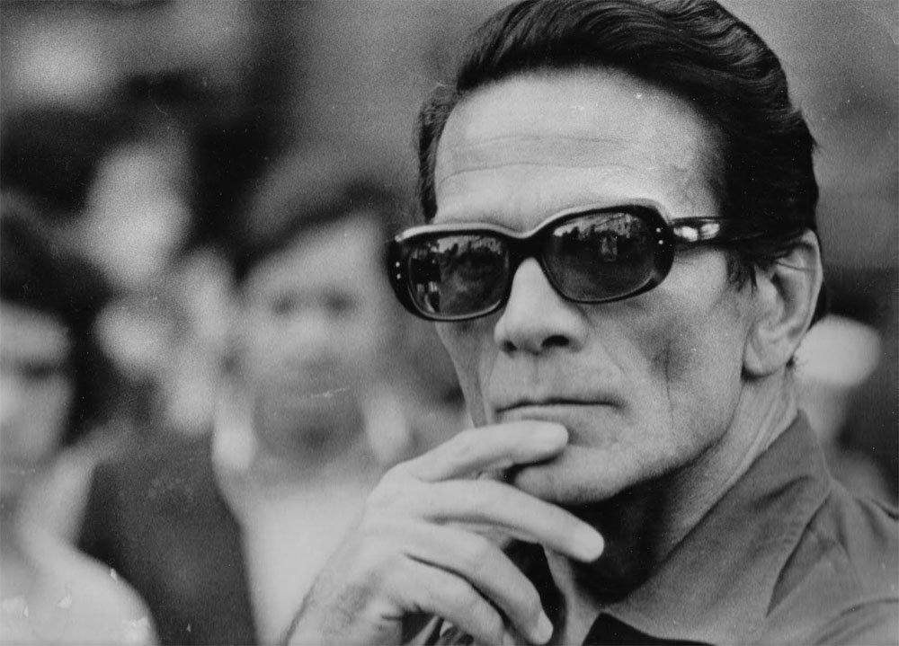 Pasolini aveva già capito tutto 
sessanta anni fa:

"L'Italia non ha avuto una grande Destra perché non ha avuto una cultura capace di esprimerla. Essa ha potuto esprimere solo quella rozza, ridicola, feroce destra che è il fascismo."

Pier Paolo Pasolini