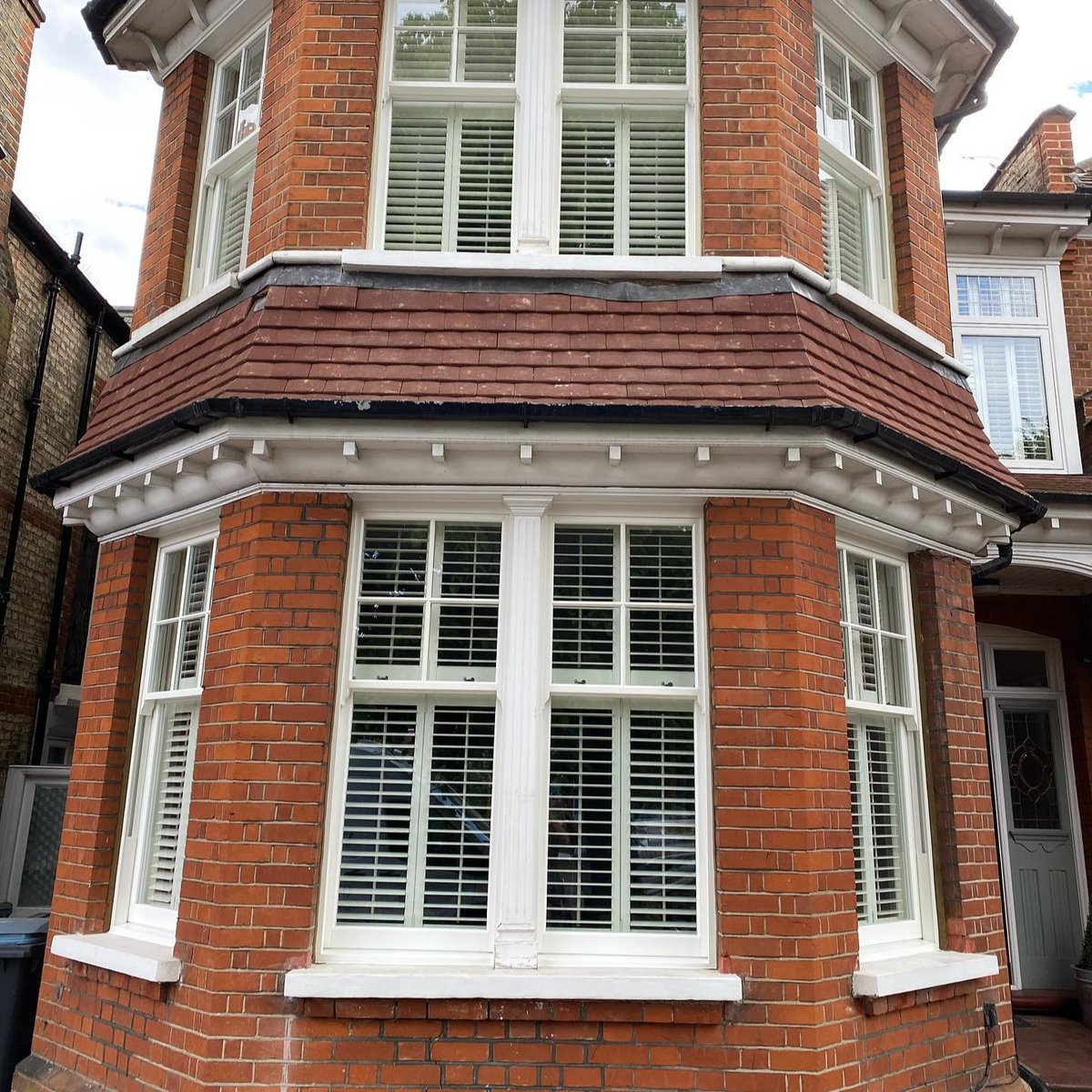 _RoseCollection's tweet image. 🌹 Ultimate rose sash windows in this lovely London home! 🌹

For more information or to find the #RoseCollection approved installer in your area visit our website, link in bio! 🔗