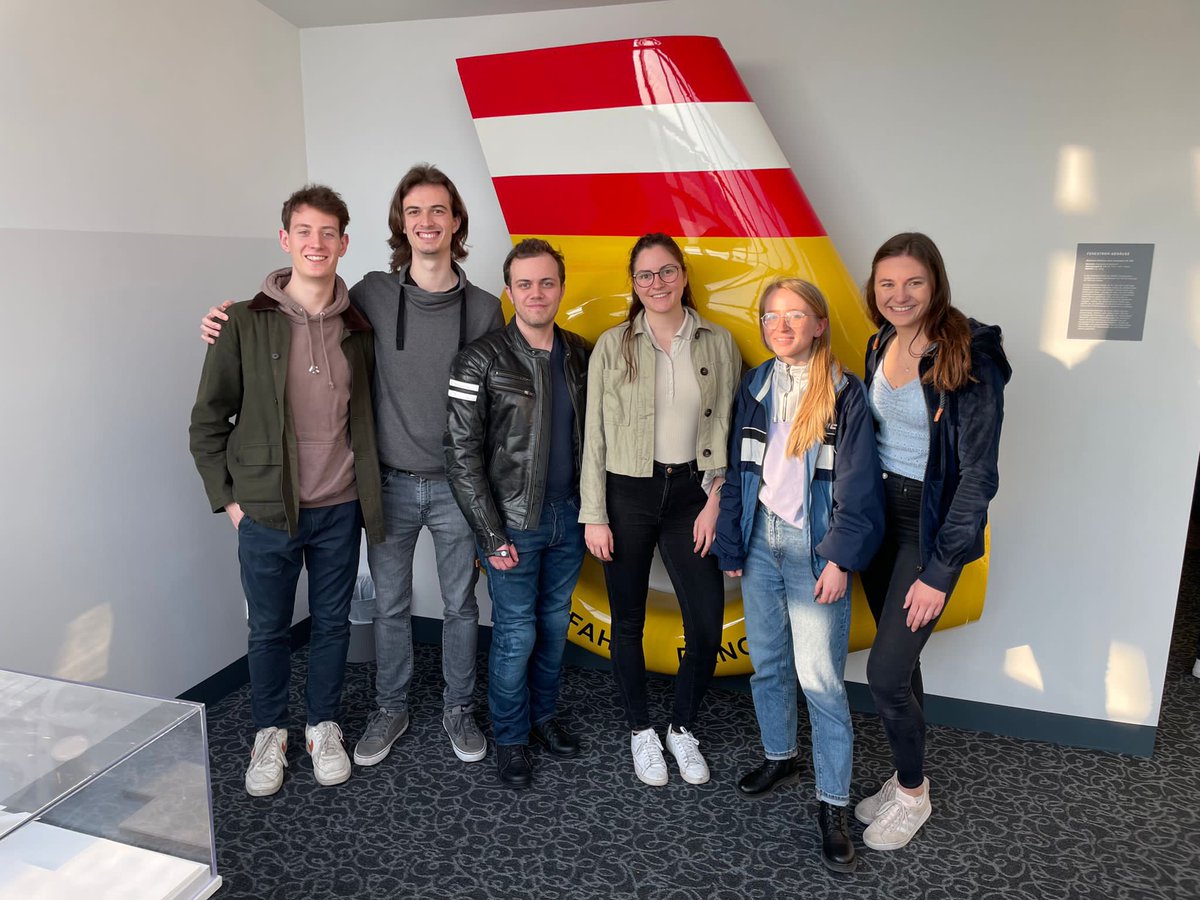 ViePremedics's tweet photo. Gestern durften wir gemeinsam mit dem Alumni Club der @MedUni_Wien den C9-Stützpunkt in Wien besichtigen! Es war ein sehr spannender und lehrreicher Ausflug! Wir bedanken uns herzlichst beim Alumni Club der @MedUni_Wien sowie dem C9-Team!🚁 https://t.co/j4qQdd99f0