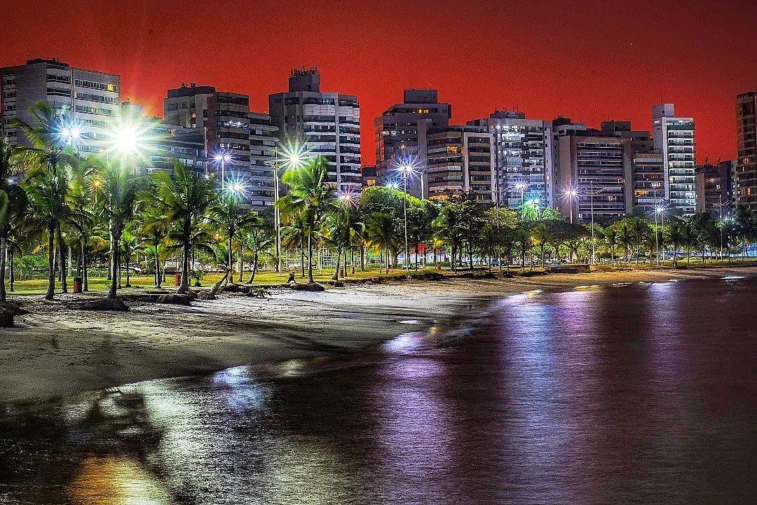 AGazetaES's tweet photo. Nosso boa noite deste feriado vai com esse clique incrível da https://t.co/ckE0Wqdyik feito há alguns dias em Vitória 🌆 📸 Bom restinho de sexta, pessoal! https://t.co/93IeYpXG9g