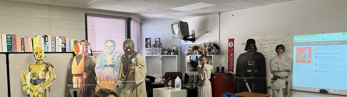 JEspinoza_PHHS's tweet photo. Star Wars has arrived at Americas! The epic hero quest in full effect in @DareyRod classroom! #maytheforcebewithyou #BlazeUpAsUp https://t.co/2YBlWOYzF3
