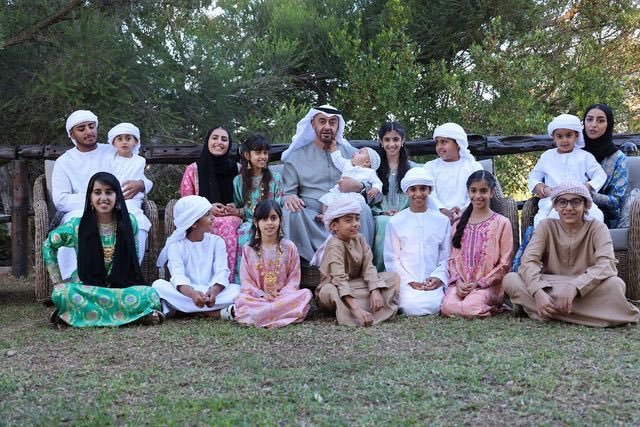 Alilytics's tweet photo. الشيخ محمد بن زايد: مع العائلة نتشارك أجمل لحظات فرح العيد..جعل الله أيامكم سعادة ومسرات https://t.co/Lil0fJToKl