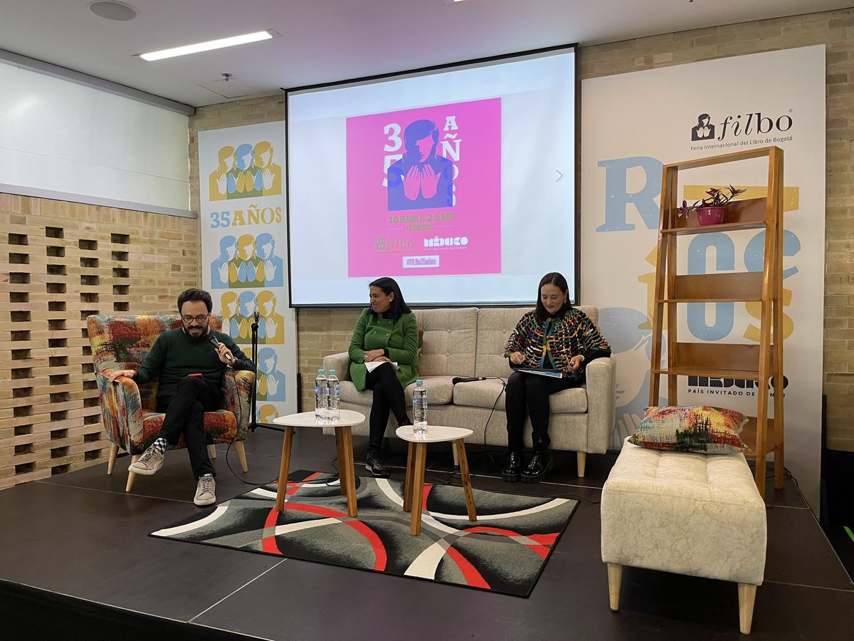 Utadeo_edu_co's tweet photo. Iniciamos nuestro conversatorio “10 años de la Revista Tiempo y Economía” @FILBogota @EditorialUTadeo 

📍Sala María Mercedes Carranza Corferias

#Utadeo #FilBo2023 #FilBo35Años #UtadeoEnLaFilbo https://t.co/lh1Rx04Rah