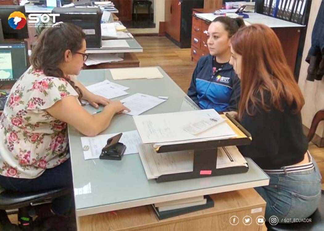 sot_ecuador's tweet photo. #SOTenTerritorio | La #Zonal6, mantuvo una reunión con el GAD Municipal de #Gualaceo, con la finalidad de tratar temas relacionados al registro de sus Instrumentos de Ordenamiento Territorial en la plataforma #IPSOT 2.0 de esta Superintendencia, tal como lo determina la ley. https://t.co/yvveRT5xpE
