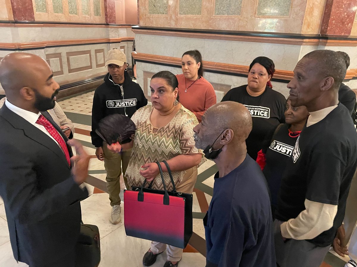 WarehouseWorker's tweet photo. We had an eventful week in Springfield advocating for a better future for workers and the communities that depend on them 🙌
#ClimateActionNow #ZeroEmissions #AccessToJustice #HealthcareForAll #TWFSA #WorkWithoutFear #WorkplaceHealthandSafety https://t.co/Qdra8AsWEU