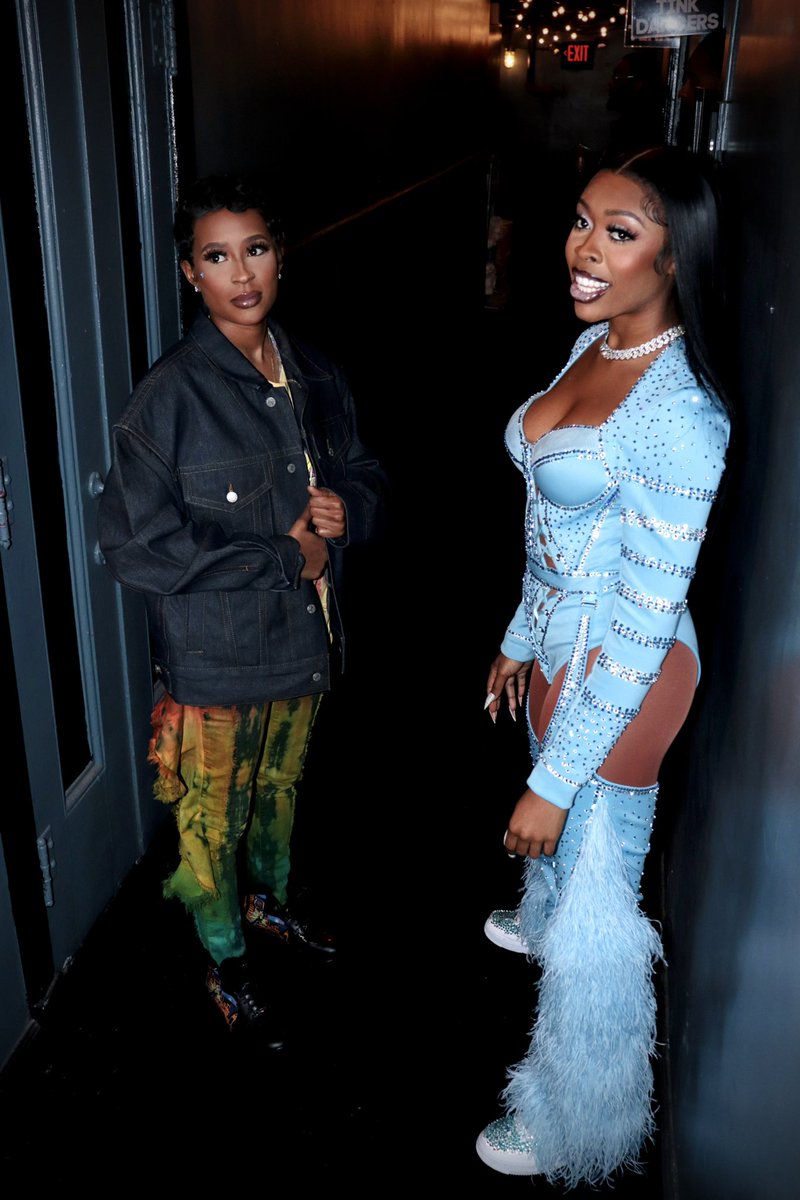 DeJLoaf's tweet photo. On Arrival 💛 https://t.co/lz0Qa30F99