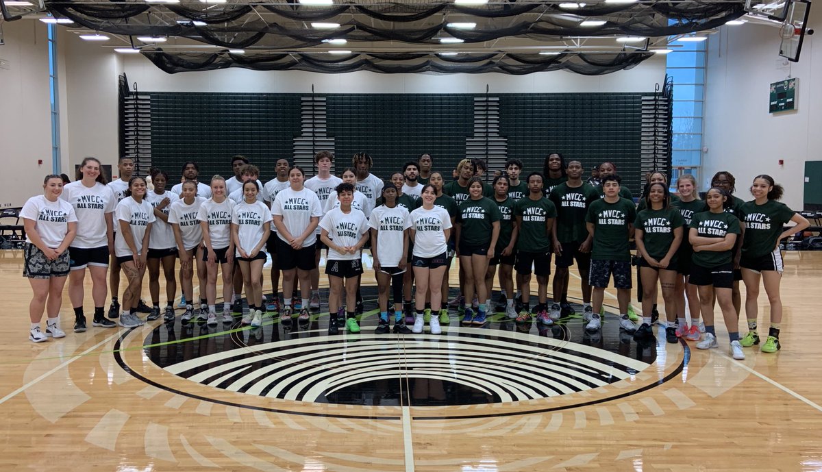 MVCC High School All-Stars 2023! Thank you to all of the seniors that participated! It was a great night! <a href="/MVCyclones/">MoraineValleyAthletics</a> <a href="/MVCCFitRec/">MVCC Campus Rec</a>