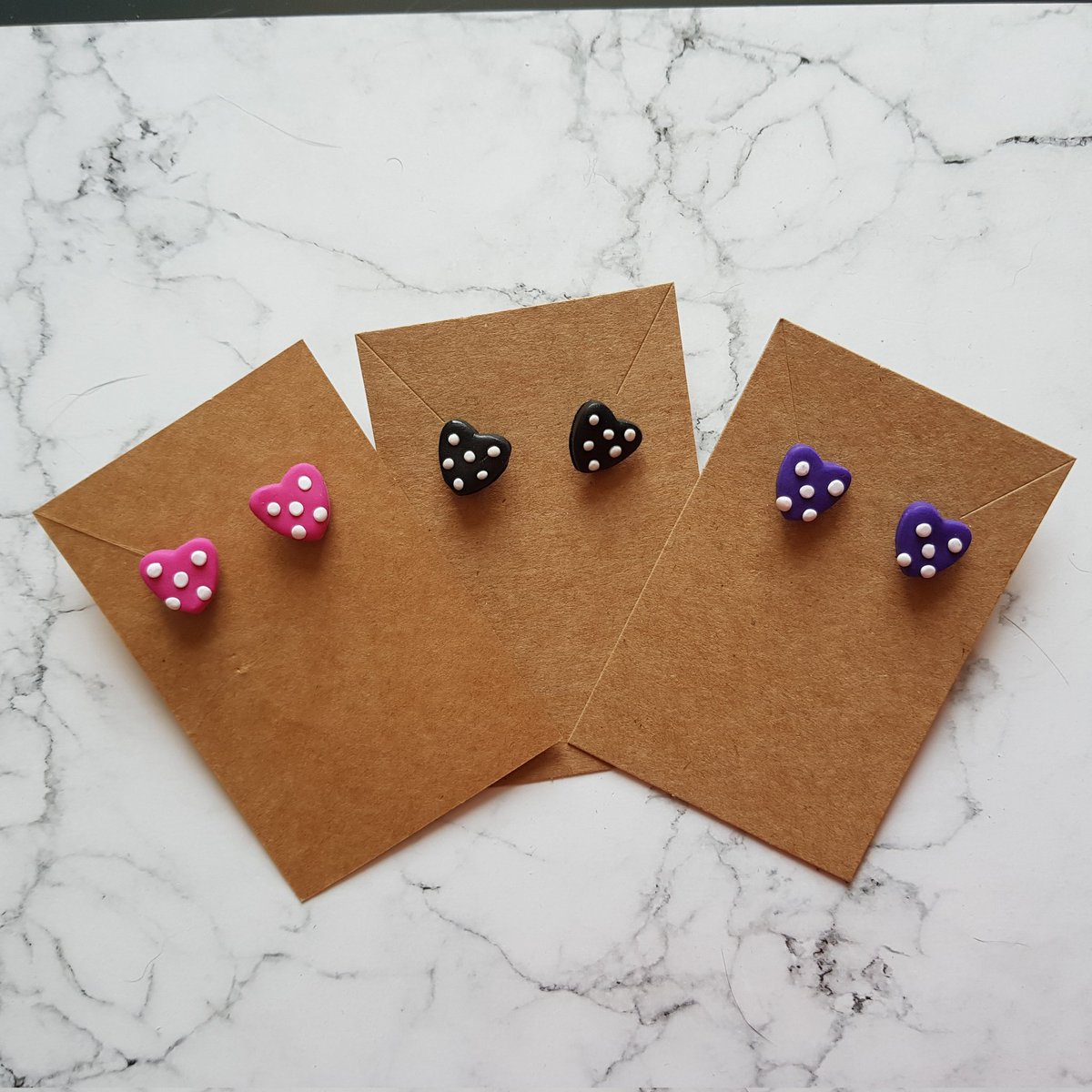 I'm running a sale between now and Sunday 😊 you can get 10% off on all items, including my cute polymer clay cats and this set of polka dot heart earrings !! 😻 only £4.50 with free UK shipping  #womaninbizhour #shopindie #etsyuk  etsy.com/uk/shop/CozzaC…
