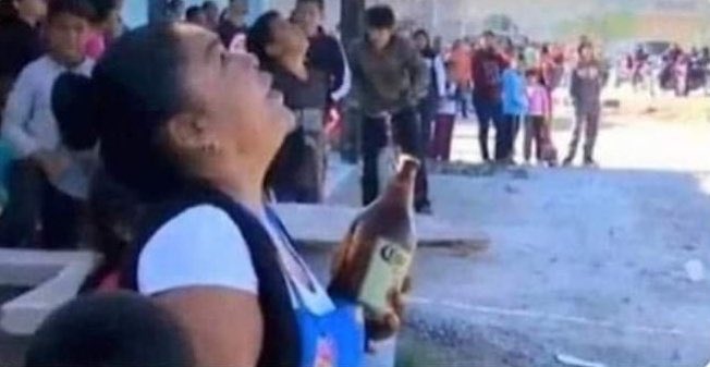 corridosybandas's tweet photo. Qué quieres de mi calor? Quieres que me tome unas caguamas? 
¿Eso quieres? https://t.co/MewiZ9c26q