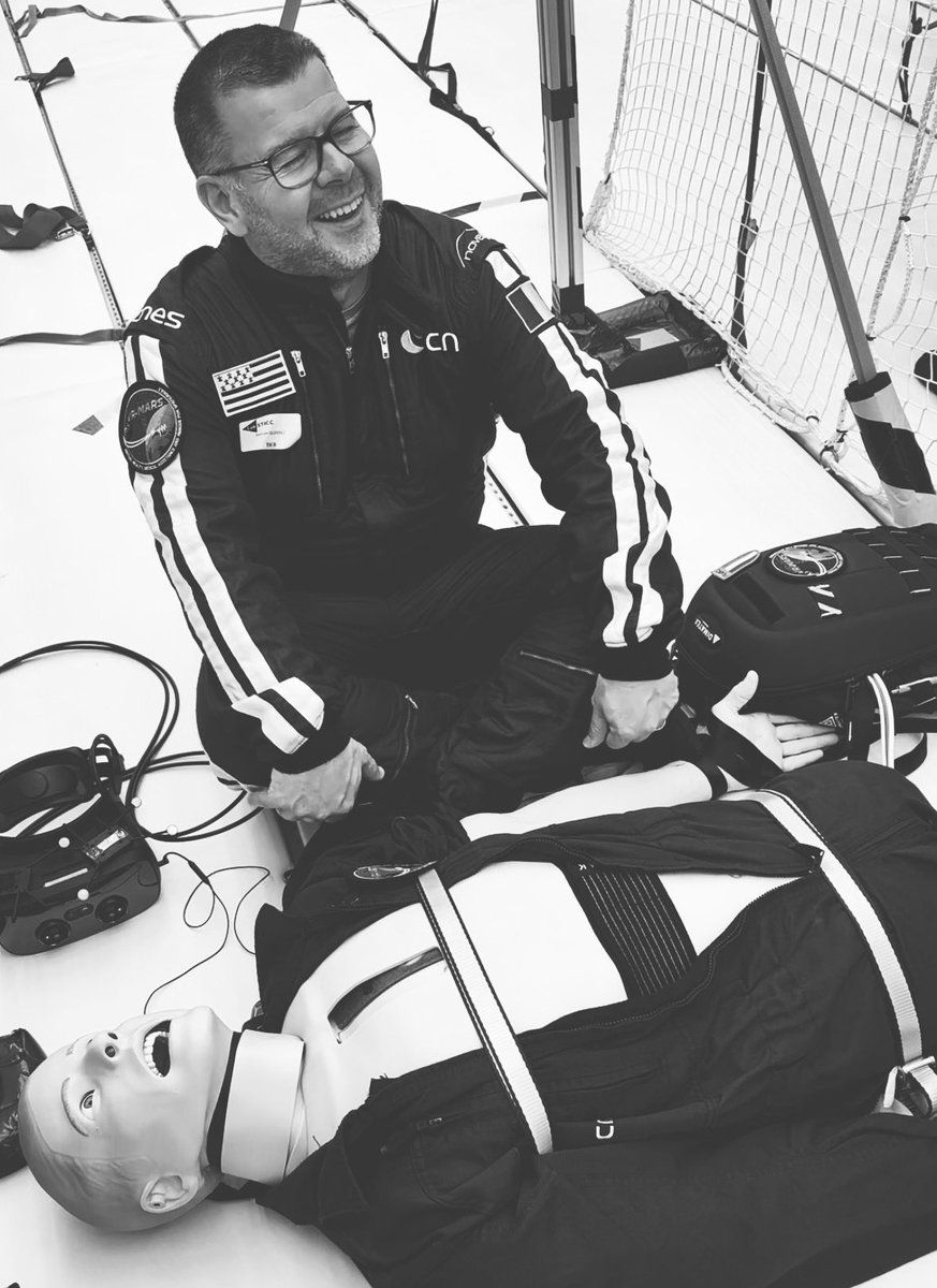 AirZeroG's tweet photo. ✈️ Bienvenue à nos nouveaux followers ! En attendant la prochaine campagne scientifique de la semaine prochaine, plongez dans les coulisses de la dernière campagne de vols paraboliques du @CNES #CNES64 https://t.co/6xKg4BQIHI