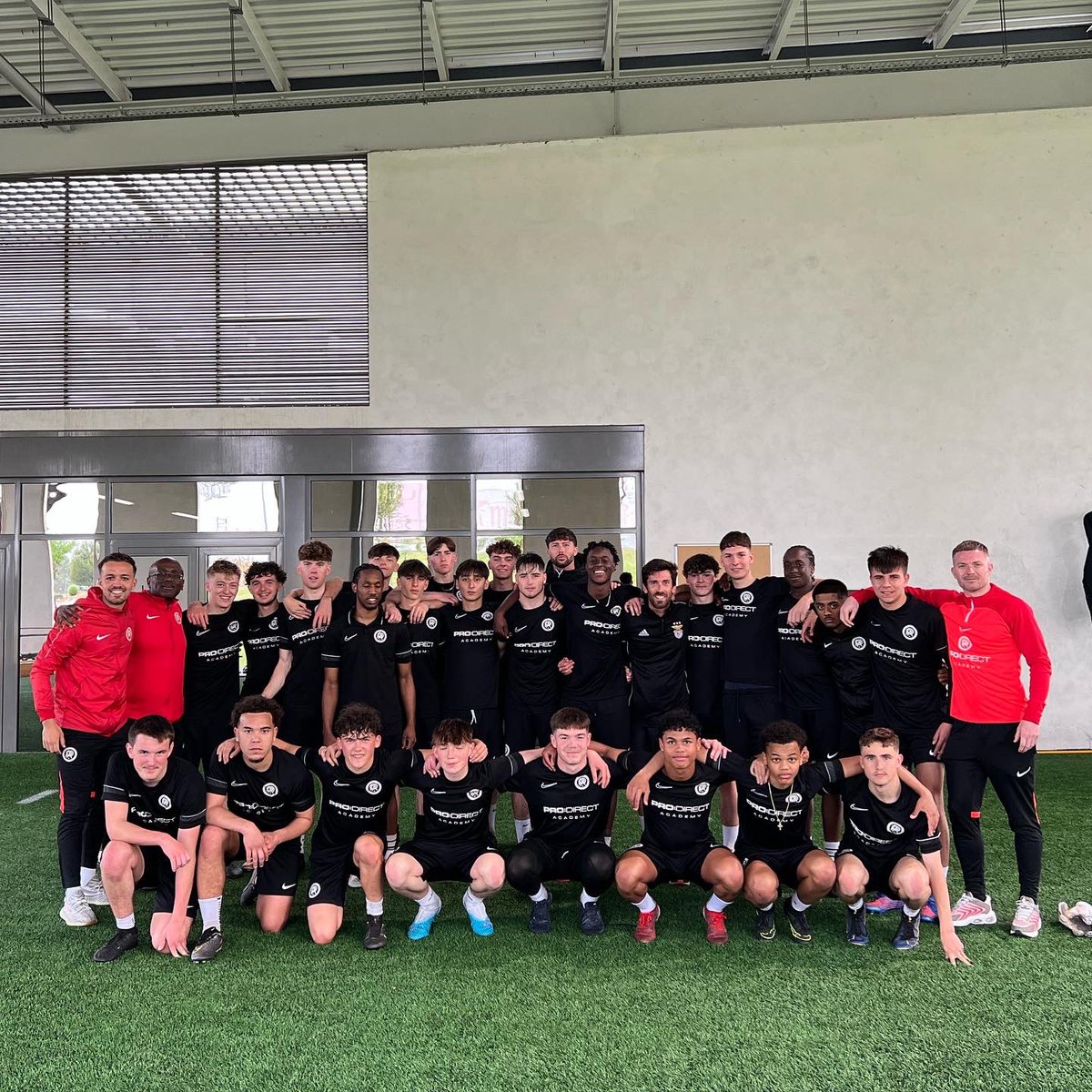 Luke_Jonesy97's tweet photo. Day 1 in Portugal ⚽️🇵🇹. A fantastic first day visiting @slbenfica_en &amp; working with their academy coaches. Looking forward to day 2 tomorrow! ✅ #Portugal #Benfica #ProDirectAcademy https://t.co/HwJHu9KbN4