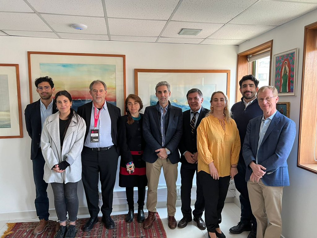 ippnorte's tweet photo. 📍Santiago
Continúa la agitada agenda de reuniones de la @OECD_local e IPP con autoridades nacionales. Se generó encuentro con el representante del Ministerio de Hacienda y luego con Fundación Encuentros del Futuro, vinculando la estrategia para establecer una gobernanza regional https://t.co/6bdrsUs9RK