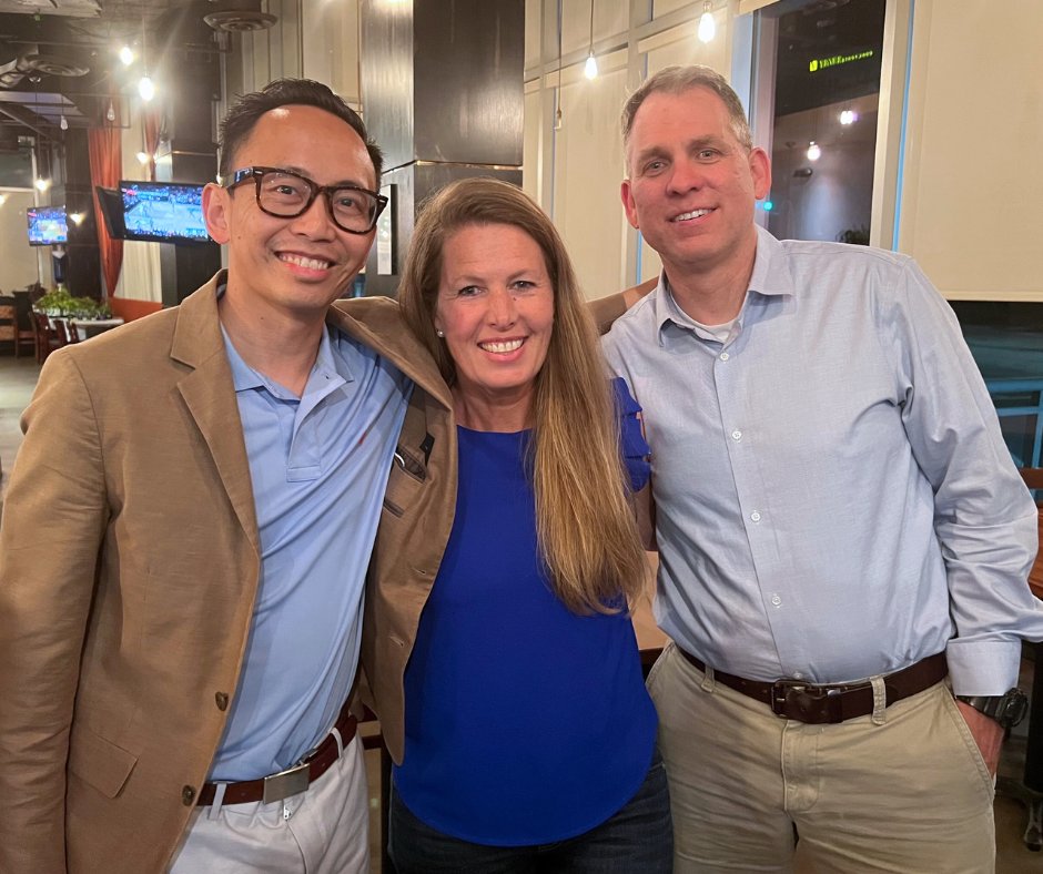charchristiannc's tweet photo. Head of School Barry Giller and Director of Development Sara Reid enjoyed having dinner in Atlanta with CCS alums from the classes of 2001 and 1993! #iamaknight #alwaysaknight #knightsnation #ccsalumni https://t.co/ftessUcRpc