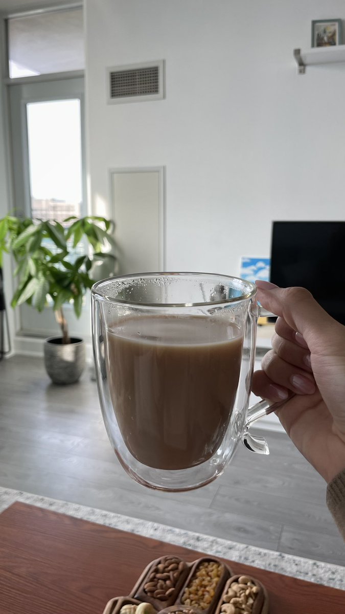 Eid Mubarak!🌙☺️ Finally starting the day with my shay b laban ☕️