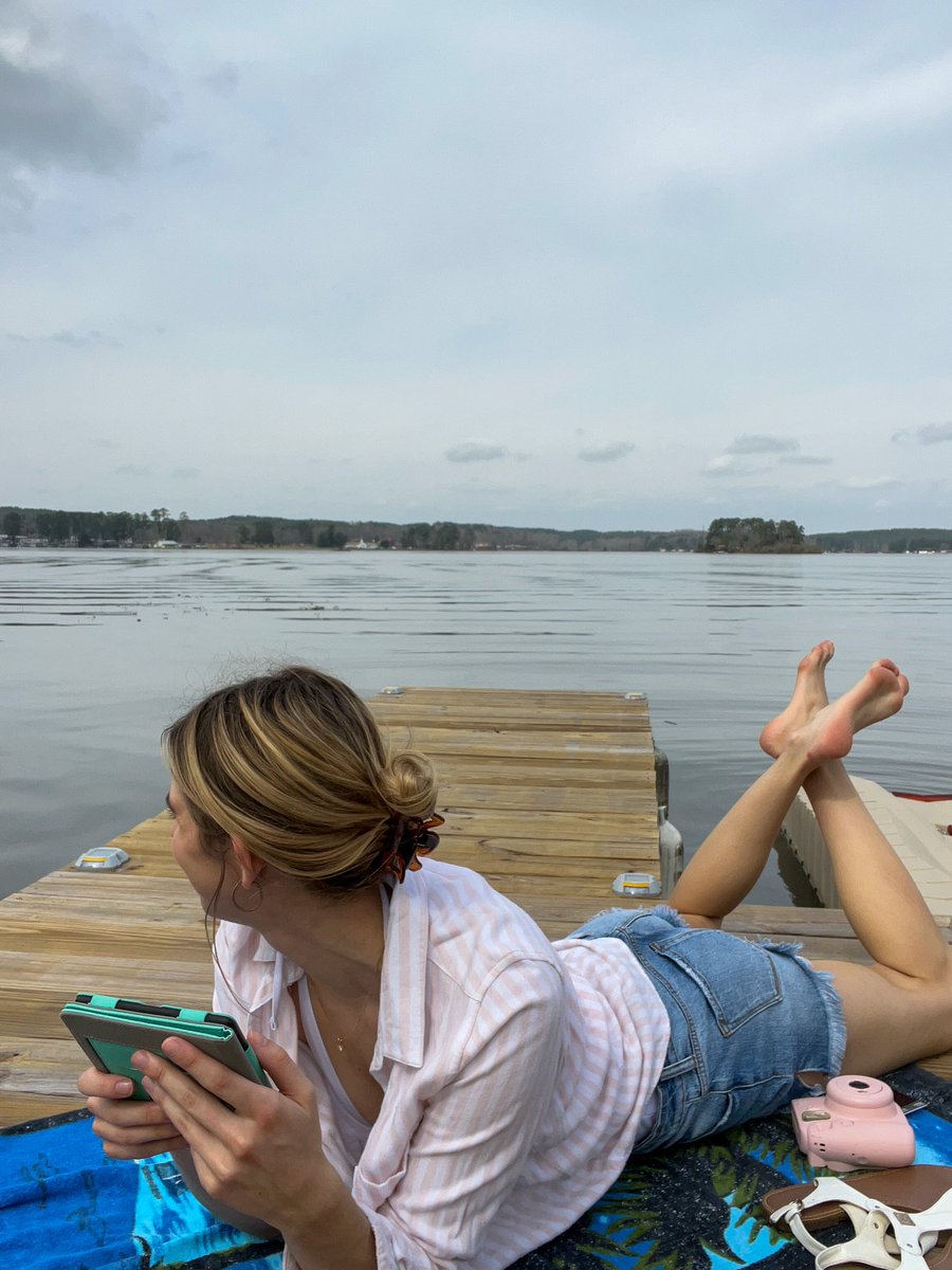 ALazarchik's tweet photo. iPhone UGC photos for a lake house Airbnb! Self timer &amp; a tripod were life savers for these! #ugc #ugcexample #ugccreator #travelugc https://t.co/6nWBS2Yu4Y