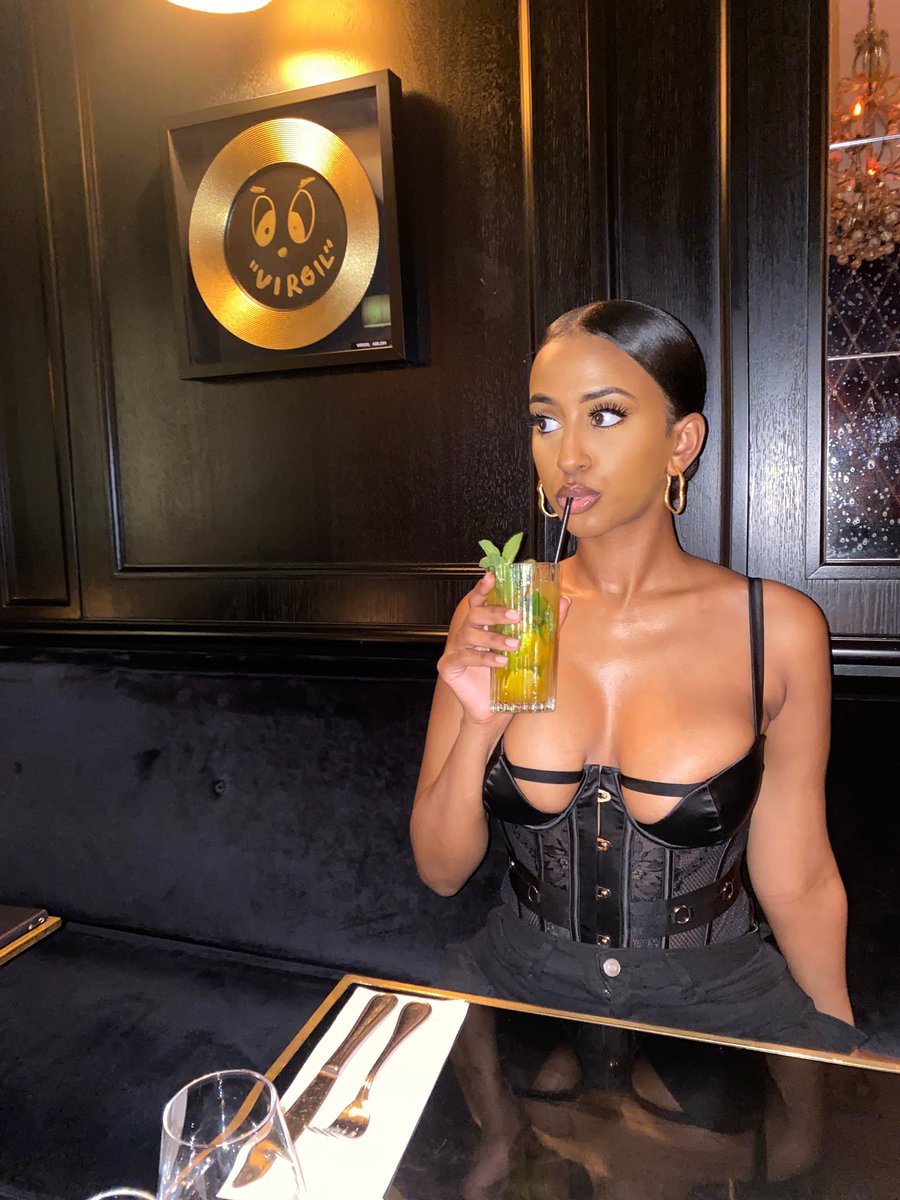 SuzieMicael's tweet photo. Passionfruit cocktails > https://t.co/DqUnKG8xG3