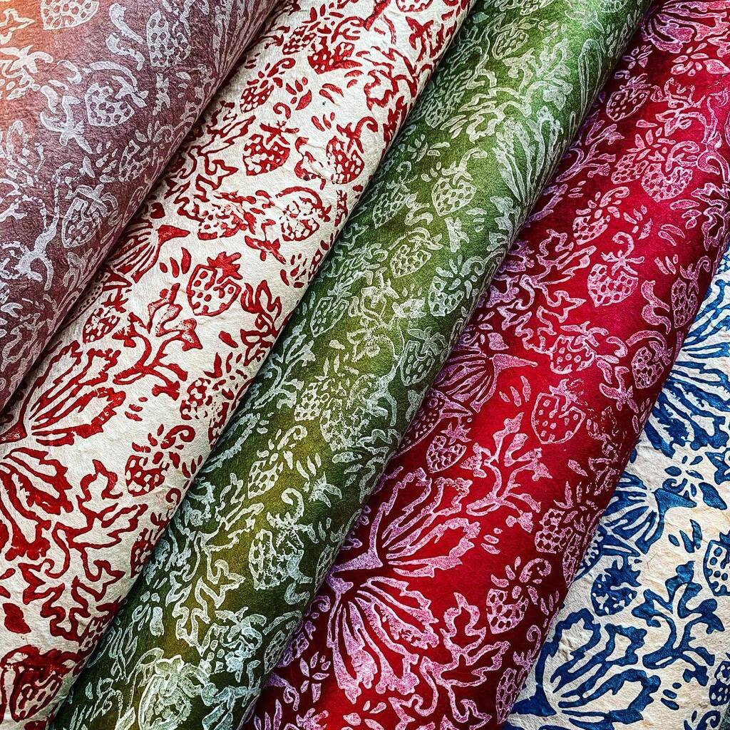 ollilypaperware's tweet photo. We got a new section in the shop: block-printed Lokta Paper!

https://t.co/AmXMLUSXCX

#nepalese #paper #nepalpapier #lokta #loktapaper #handmadepaper #nepal #origami #material #diy #diymaterials #doityourself #bookbinding #ollilypaperware #handmade #pa… https://t.co/Epvccb9494 https://t.co/V5WygXQTHz