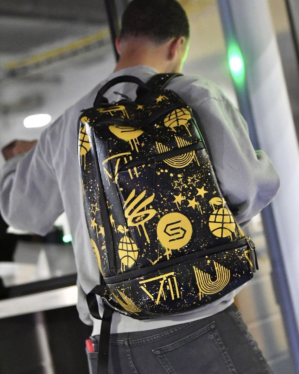 vesselbags's tweet image. Custom Signature Backpack For @StephenCurry30 | Representing his squad. 🌟

#VesselBags #CraftedForTheDriven #CustomBag #Backpacks