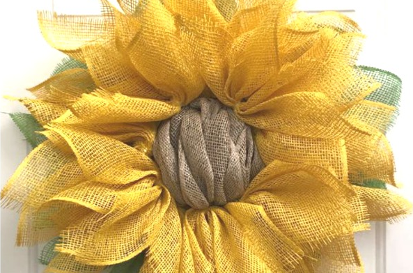 brandonkekich's tweet photo. DIY Sunflower Wreath For Spring...https://t.co/96YfYqIPDV https://t.co/blDimgZFQ4