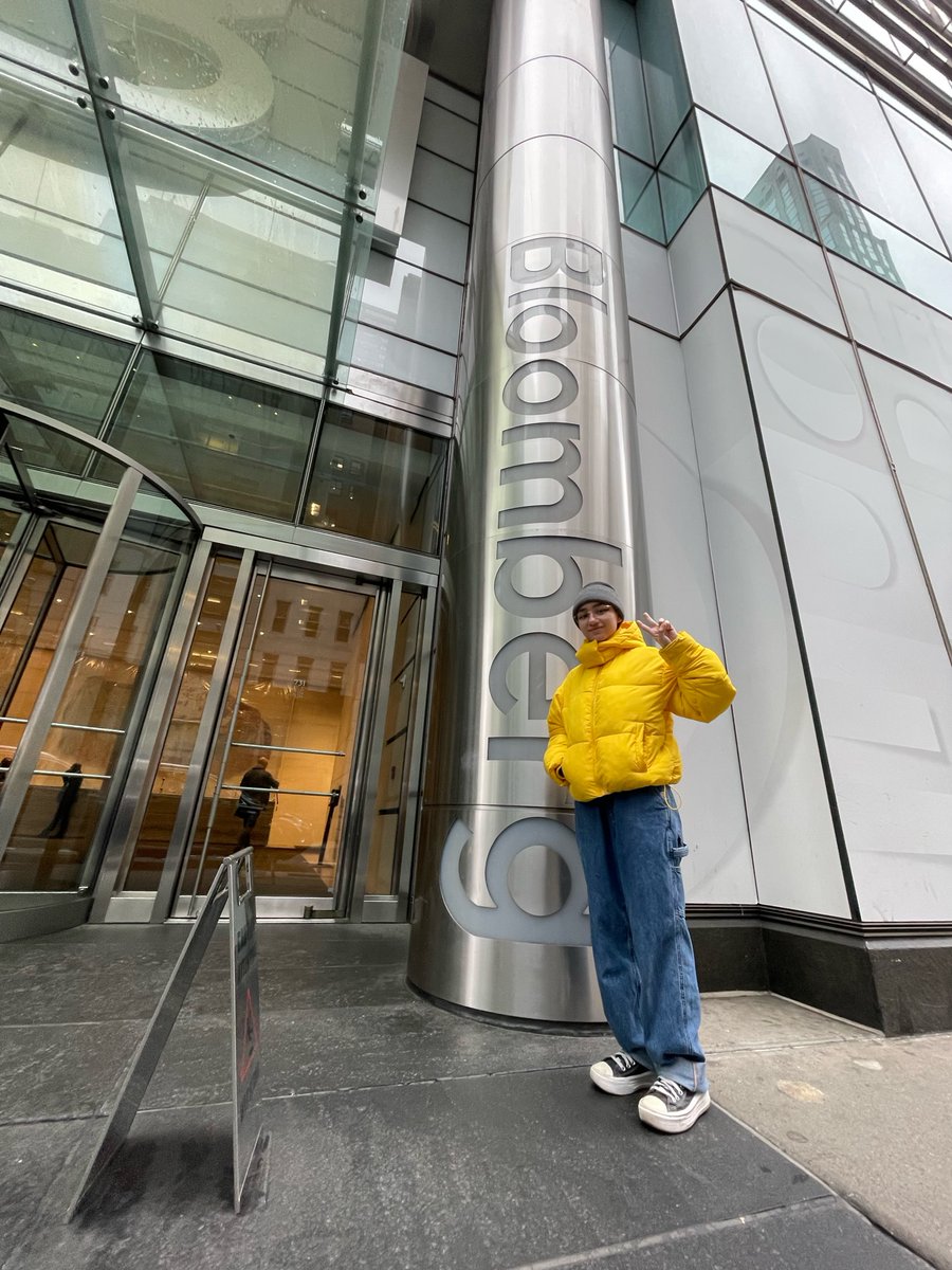 munoz_marnie's tweet photo. Other cool news: I’m graduating in 3 (!!!) weeks, then I’m headed back to NYC to intern with @business. Stoked to be there soon for my first fully-in person internship EVER, and ofc looking forward to covering the world of business + finance. Watch out world!

#InternAtBloomberg https://t.co/APHxpfulB0