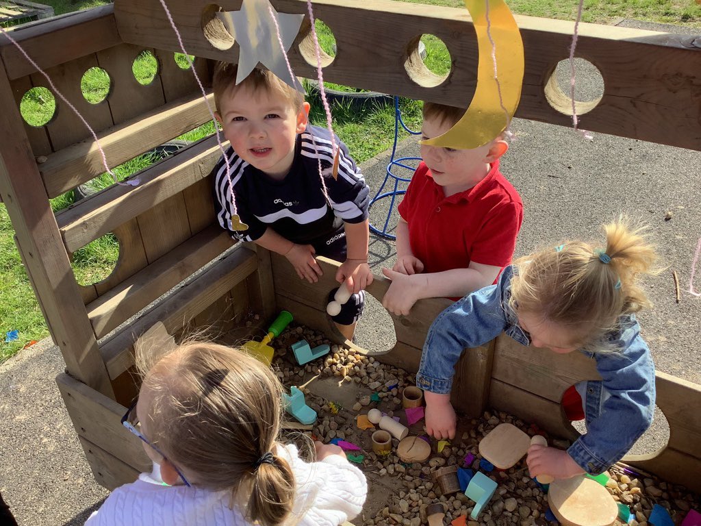 APS_ELCC's tweet photo. We have been learning about the Muslim celebration of Eid. The children decorated their own Eid house and spent time talking about how Eid celebrates family, friends, kindness and food. The children have been exchanging gifts of kindness at their Eid party. #EidMubarak #EidAlFitr https://t.co/IUgybmzurH