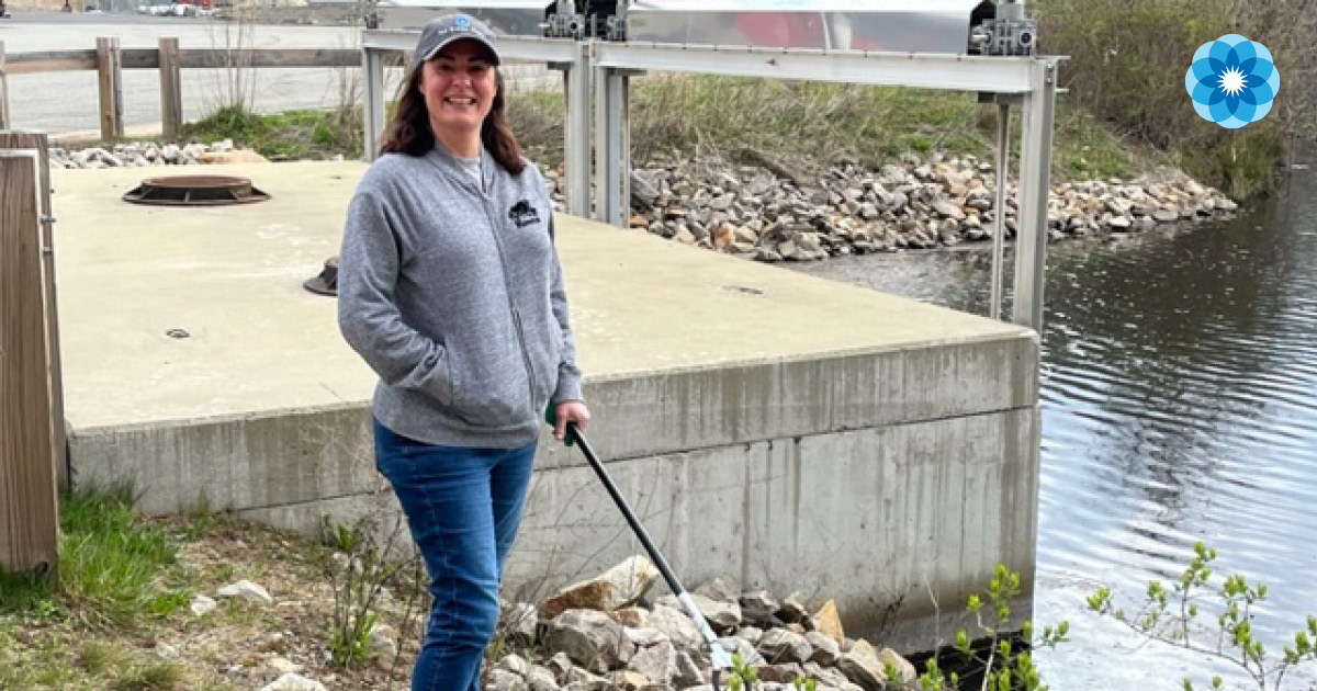 simon_group's tweet photo. As we celebrate #EarthDay, a few team members put on their gardening gear to help with clean up and planting around our office complex here in North Andover. Thanks for chipping in to make a difference!

#InvestInOurPlanet #EarthDay #VolunteerWork #NorthAndover https://t.co/J3B4paqPMG