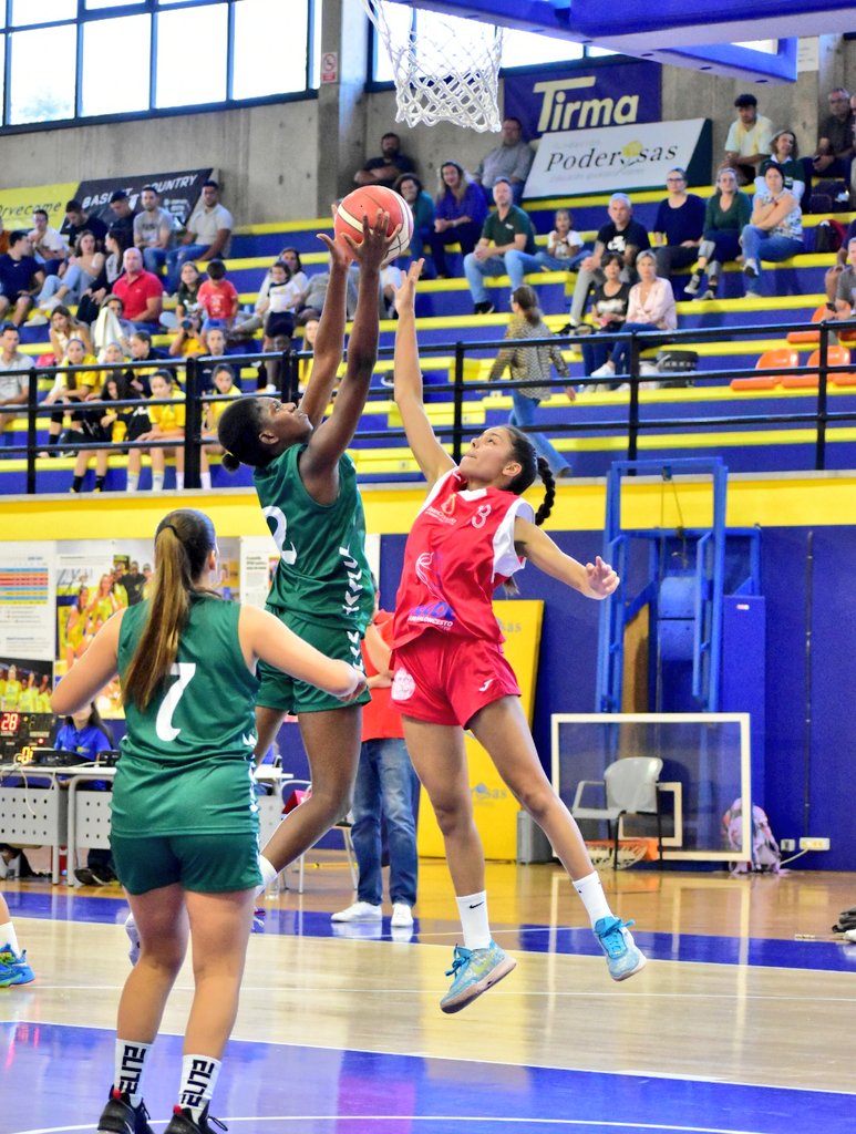 🏆 #CadeteNacionalFem
🇮🇨 #FaseFinal
🏅 #Cuartos

6️⃣7️⃣ @LionsBasket
5️⃣0️⃣ @cbtelde

📸 @fcbaloncesto
🖼️ m.facebook.com/story.php?stor…

#BaloncestoEnPositivo #Canarias100x100 #Canarias #Baloncesto #Basketball #basketaldía #Deporte #Sport #Photography #SportPhotography