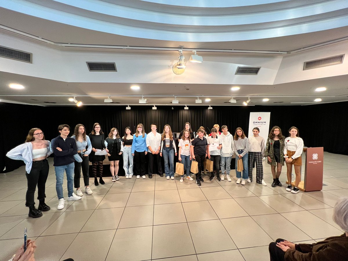 omniummaresme's tweet photo. Aquesta tarda hem fet entrega dels premis de la 43a edició del certamen literari per escolars Memòria Joaquim Casas. Enhorabona a tots els guanyadors. No deixeu mai d'escriure! https://t.co/iZCC4yRIGG