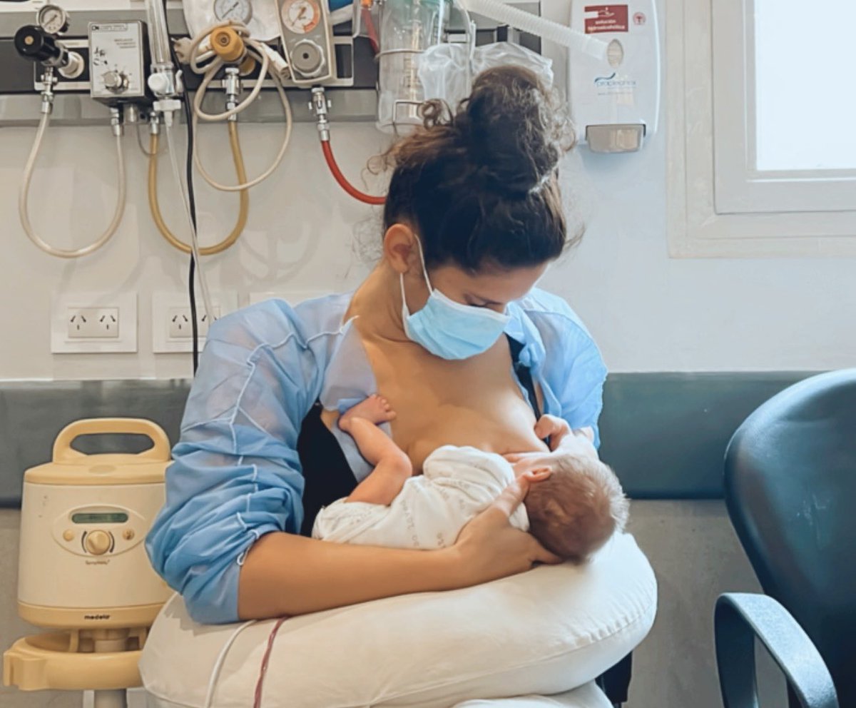 Nuestro hijo tomó la teta, 2 meses mas tarde  tomó la teta 😍 para algunos un logro pequeño, para nosotros 3 el mundo entero 🤍