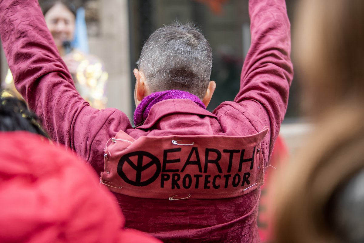 XRebellionUK's tweet photo. 🧵THE BIG ONE - DAY 1

Today #TheBigOne began, and it was BIG. From 7am ordinary people gathered at government departments across Whitehall for the People’s Pickets, demanding change. https://t.co/VJRgB2ipQw