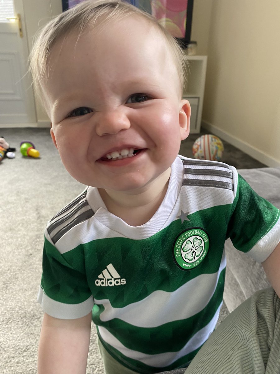 holms_nicole's tweet photo. Luckiest mum in the world with this one 💚 https://t.co/5xSDqqjuW7