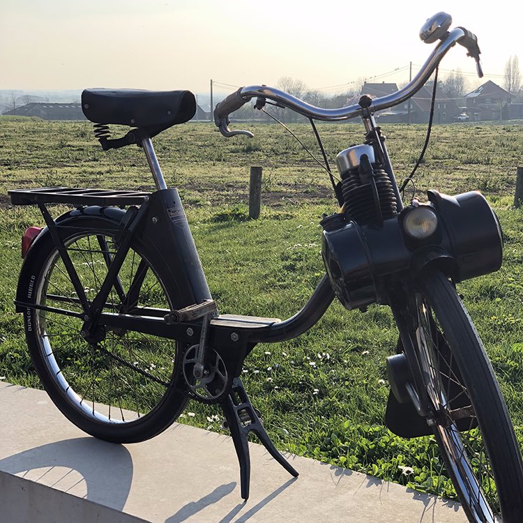 Gisteren uitje van de zaak… 15 km op een solex 🙄 begrijp nu hoe de viberator is uitgevonden… 5 km langer en ik was klaargekomen 😎