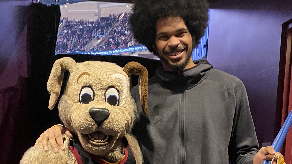 CavsMoondog's tweet photo. Happy 38th Birthday to an all-timer, @_bigjayy_. #LetEmKnow #Frohio https://t.co/GpkrZFkv6k