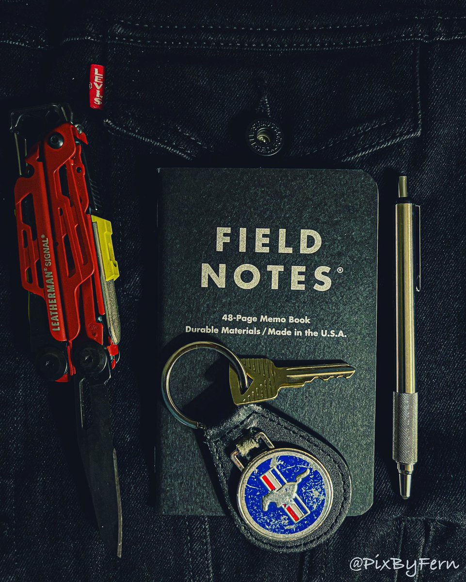 Fernando_6uzman's tweet photo. Today’s EDC 

#everydaycarry @Leatherman @FieldNotesBrand @levis @ZebraPen https://t.co/MGUk6P9yf1