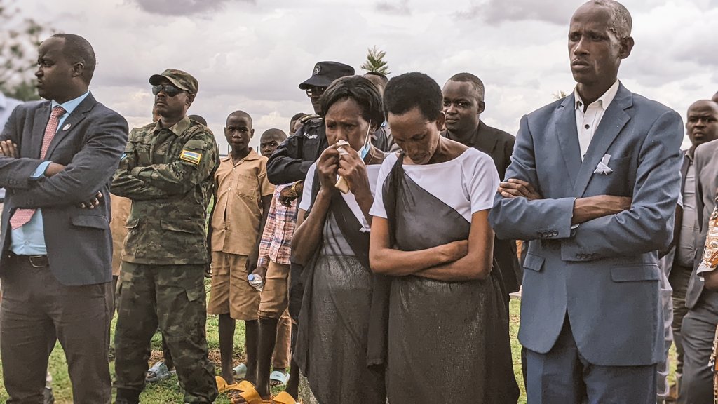 JustinNsengima's tweet photo. #Kwibuka29 : remember -unite-renew @GisagaraDistr umurenge wa @SectorGishubi Turibuka Twiyubaka kwifatanya namwe mu gikorwa cyo kwibuka abacu bazize jenoside yakorewe Abatutsi 1994.Abacu nti bazazima Tukiribazima @KwibukaRwanda @ibukanederlands @Ibuka_Musanze @ibukasuisse https://t.co/JtYTzb5qjx