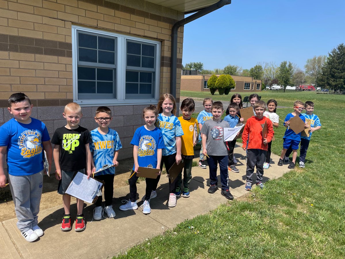 The perfect day for an Earth Day nature walk 🌎🍃🌷 #MWESchool