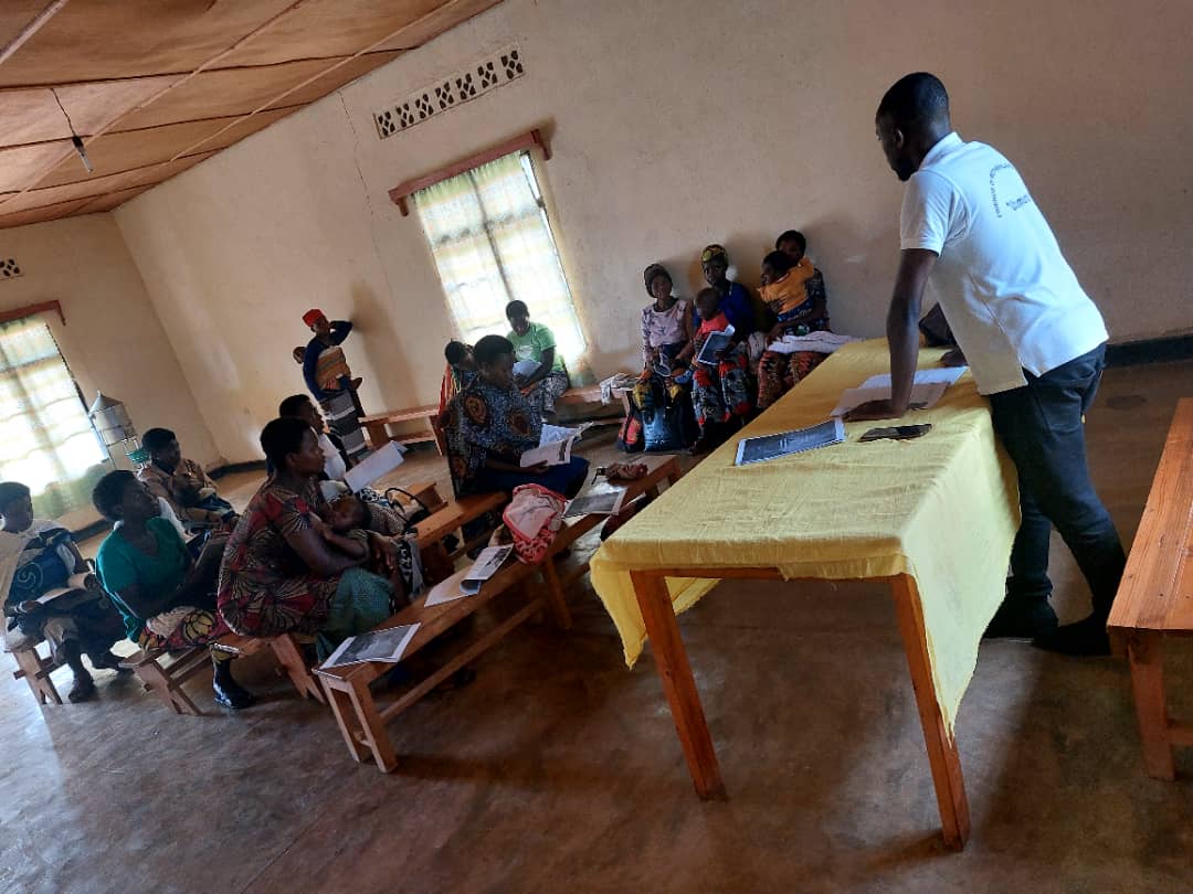 fmiubumuntu's tweet photo. It was amazing day at GISAGARA district in NYANZA sector!
 Where  FMI UBUMUNTU in partner with #INALEADERS trained single mothers, in order to help them having strength and building their resilience and being able to solve their own problem that makes them to become independent https://t.co/ZPJTJmnZZc