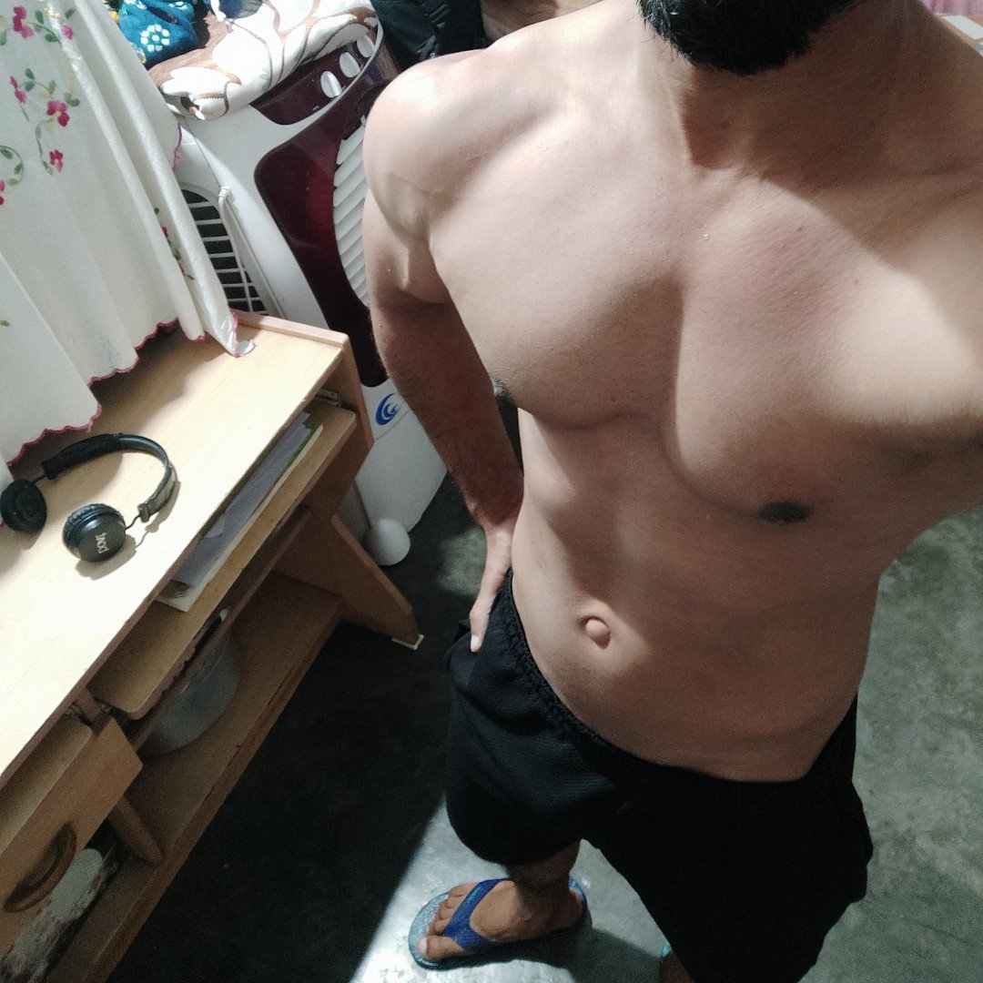 Assdestroyer15's tweet photo. Hey ladies 😍 wanna lick that chest? 
#porn #brazzersِ #brazzers_com #man #alphamale #bimboboy #lovefighters #NetflixInYourArea 
@parismilanxo @Your_Lisa_Heart @crystal__love_ @Pariz_zzianna @bbblove419 @paigebritishxxx https://t.co/hkw5aRlkwC
