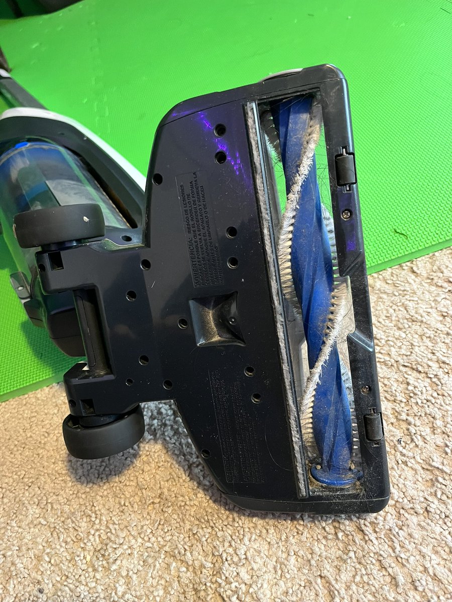 kocosaur's tweet photo. Don’t forget to clean your vacuums. #wigtime https://t.co/UzilTtzwjt